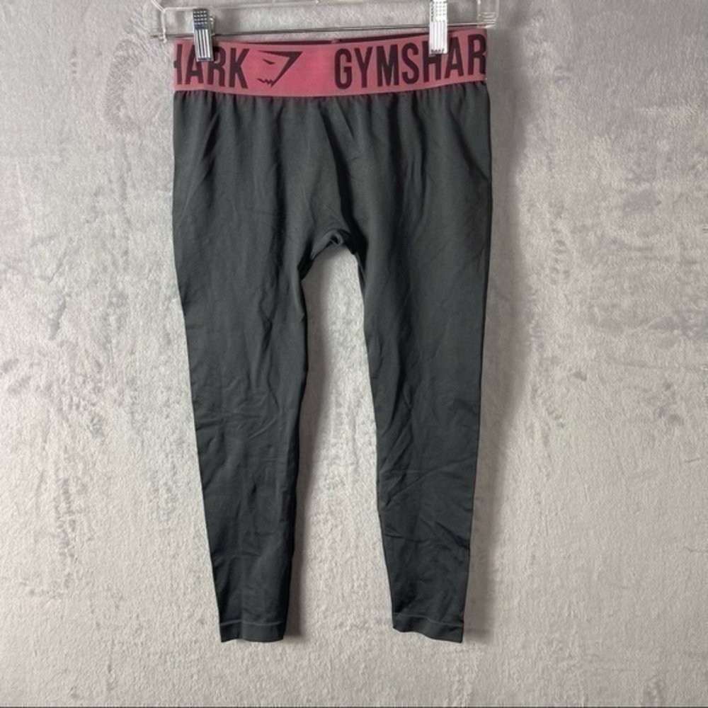 Gym Shark Fit Seamless Capri Elastic Waistband Silicone Grip Leggings Gray/Pink